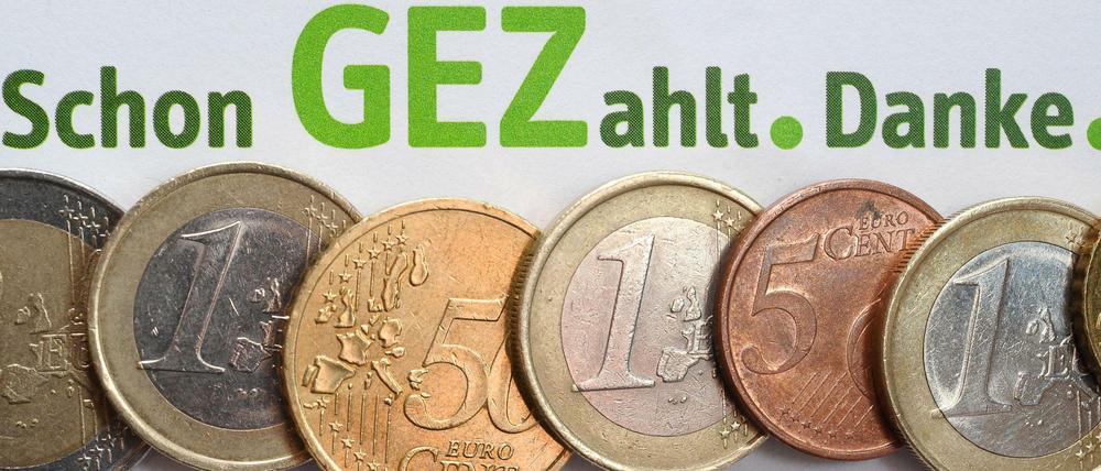 Am 1. Januar 2013 wird die GEZ-Gebühr durch die Haushaltsabgabe ersetzt. 