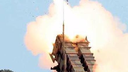 Der Flug der Patriot. Die Nato-Länder hoffen, dass Syriens Regime vorsichtiger wird und dass es zum Abschuss von Raketen – hier ein Archivbild – gar nicht kommt. Foto: dpa