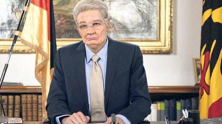 Liebe Mitbürgerinnen und Mitbürger. Florian Schroeder hat neben dem Umweltminister auch den Bundespräsidenten Joachim Gauck im Parodie-Repertoire. Foto: RBB