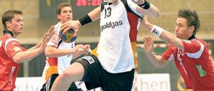 Schonen für Deutschland. Sven-Sören Christophersen setzt bei den Füchsen Berlin wegen einer Knieverletzung momentan aus, will bei der Weltmeisterschaft aber für die Nationalmannschaft auflaufen. Foto: dpa