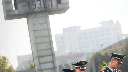 Gedenken ans Nanking-Massaker. Chinesische Soldaten am 75. Jahrestag.