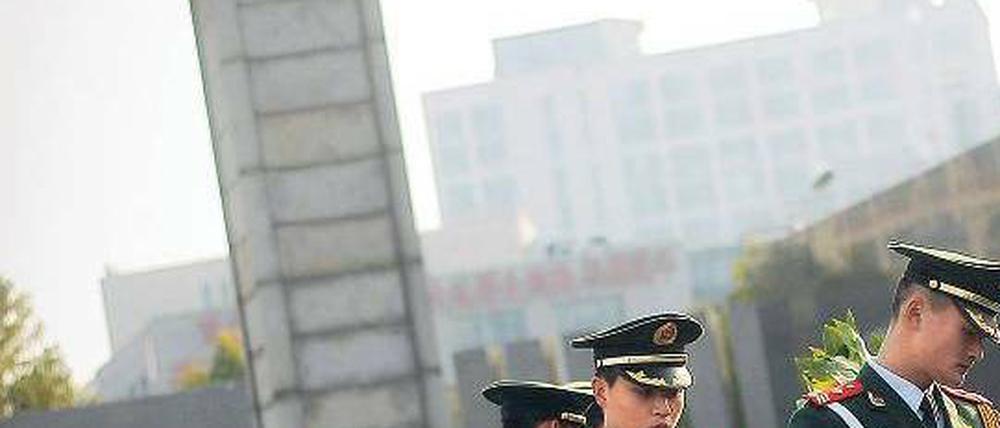Gedenken ans Nanking-Massaker. Chinesische Soldaten am 75. Jahrestag. 
