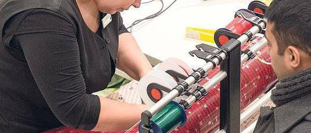 Geringfügig beschäftigt. Vor allem im Handel gibt es Minijobber und Teilzeitkräfte. Der Trend hat sich mit den immer längeren Öffnungszeiten noch verstärkt. 