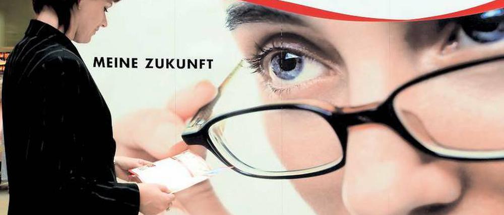 Karriere auf Zeit. Ob Sekretärin oder Ärzte – Leiharbeit gibt es in fast allen Branchen. In Unternehmen müssen sich die Zeitarbeiter ein dickes Fell zulegen, denn häufig sind sie isoliert. Die anderen Mitarbeiter haben Angst, von ihnen ersetzt zu werden. Foto: ddp