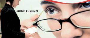 Karriere auf Zeit. Ob Sekretärin oder Ärzte – Leiharbeit gibt es in fast allen Branchen. In Unternehmen müssen sich die Zeitarbeiter ein dickes Fell zulegen, denn häufig sind sie isoliert. Die anderen Mitarbeiter haben Angst, von ihnen ersetzt zu werden. Foto: ddp