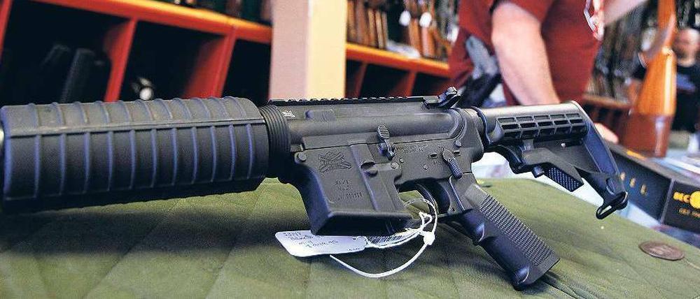 Alltäglich: Ein Sturmgewehr wird in einem Geschäft angeboten. 