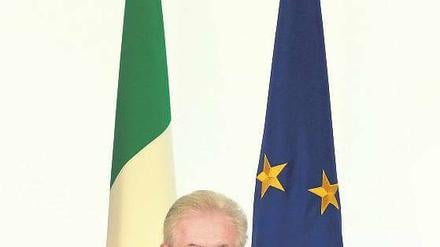 Zwei Flaggen, ein Programm: Mario Monti machte am Sonntag deutlich, dass er eher mehr als weniger Europa für Italien will. 