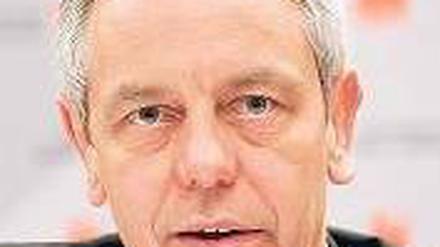 Michael Vassiliadis ist Vorsitzender der IG Bergbau, Chemie, Energie und Mitglied der Ethikkommission. Das Gespräch führte Alfons Frese.
