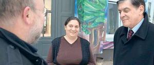 Im Blickpunkt. Das Wohnprojekt stößt auf großes Interesse. Hier ist der Vorsitzende des Zentralrats der Sinti und Roma, Romani Rose (rechts), zu Besuch.