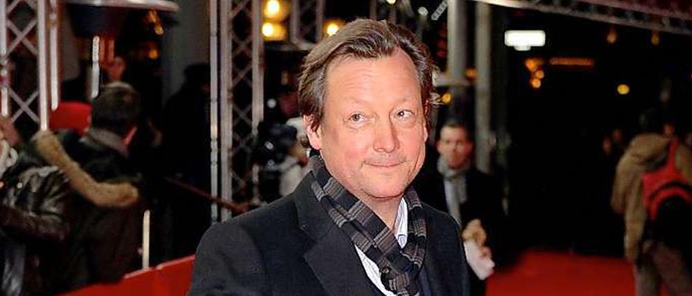 Matthias Brandt, 51, ist vor allem bekannt durch seine Rolle als „Polizeiruf“-Kommissar Hanns von Meuffels. Seine Liebe zum Fußball entdeckte der gebürtige Berliner schon früh. Sein Herz verlor er 1985 während seiner ersten Theater-Anstellung in Oldenburg an Werder Bremen. Seitdem geht Brandt regelmäßig ins Weserstadion und schweigt. Aus Überzeugung, nicht aus Protest.