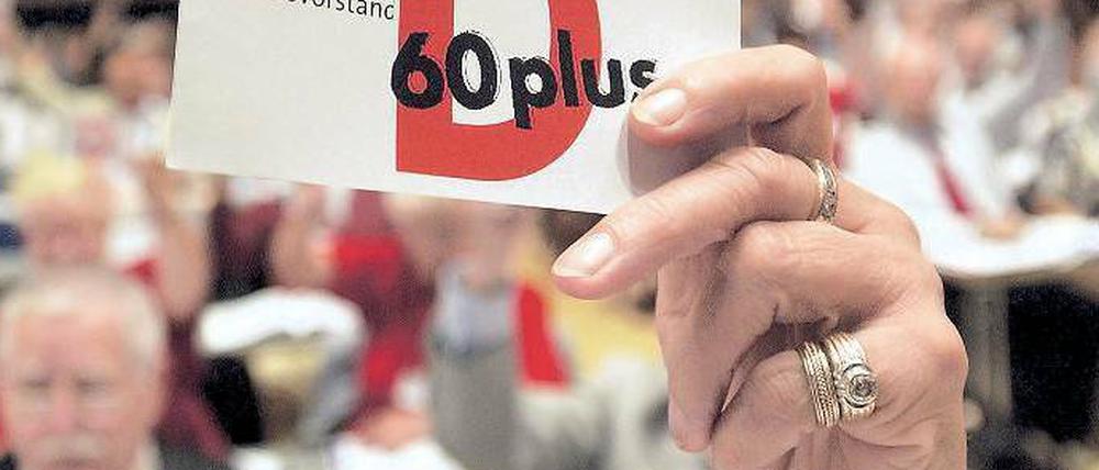 Sechzig plus – dafür wird nicht nur die SPD irgendwann keine eigene Arbeitsgemeinschaft mehr brauchen. Die Parteien altern – mit Ausnahme der Grünen – noch schneller als die Gesellschaft. 