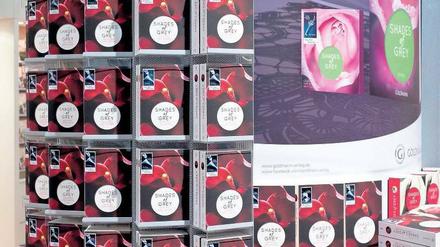 Säule des Handels. E. L. James’ „Shades of Grey“-Trilogie hat sich im deutschsprachigen Raum knapp sechs Millionen Mal verkauft. 