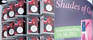 Säule des Handels. E. L. James’ „Shades of Grey“-Trilogie hat sich im deutschsprachigen Raum knapp sechs Millionen Mal verkauft.