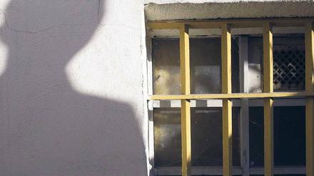 Ein Riegel außen – und einer in der Seele. Das letzte erhaltene Gitterfenster des Jugendwerkhofs Torgau. 