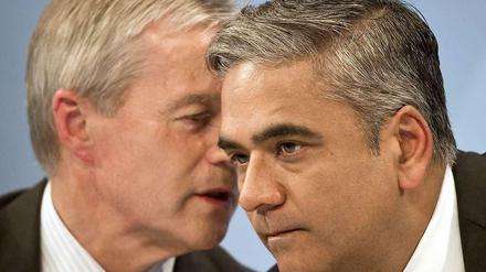 Jürgen Fitschen (li.) und Anshu Jain wollen einen "Kulturwandel" in ihrem Institut herbeiführen.