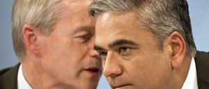 Jürgen Fitschen (li.) und Anshu Jain wollen einen "Kulturwandel" in ihrem Institut herbeiführen.
