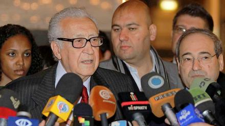 Der UN-Vermittler für Syrien, Lakhdar Brahimi, fordert von beiden Seiten ein Entgegenkommen ein. Doch die Rebellen wollen keine Schwäche zeigen.