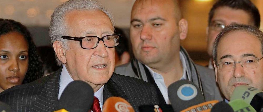 Der UN-Vermittler für Syrien, Lakhdar Brahimi, fordert von beiden Seiten ein Entgegenkommen ein. Doch die Rebellen wollen keine Schwäche zeigen.