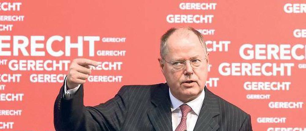 Ist denn das gerecht? Da vergleicht sich einer mit einem Sparkassendirektor – und wieder fallen fast alle über ihn her. Die amtierende Kanzlerin Angela Merkel ließ Peer Steinbrück ausrichten, dass sie mit ihrem Gehalt zufrieden sei. 