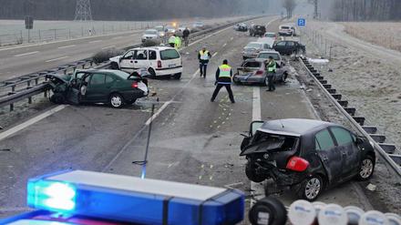 Drei Menschen starben bei der Massenkarambolage.