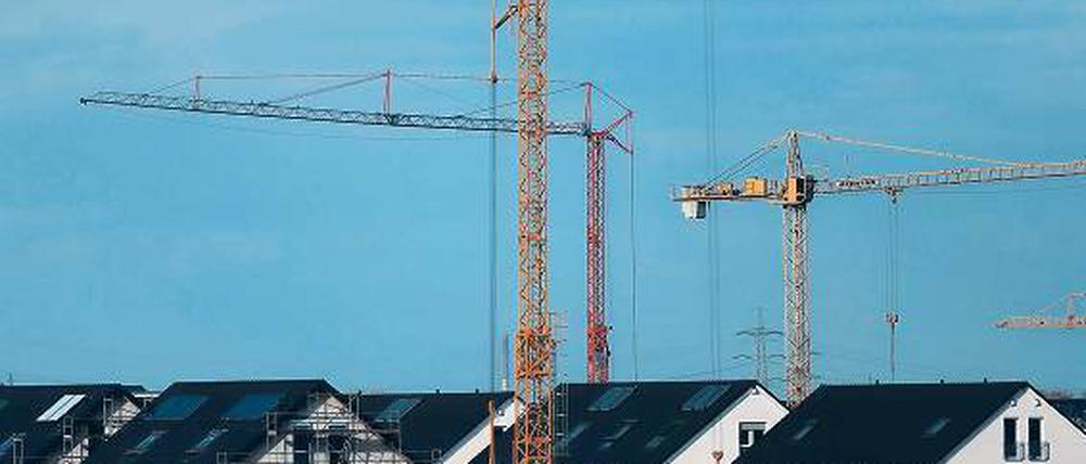 Frei stehende Häuser sind teurer in Bau und Unterhalt. Foto: dpa