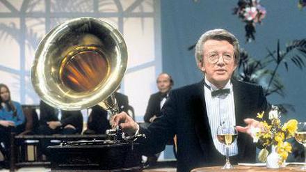 Mit dekorativem Grammophon im Jahr 1984 im ZDF.