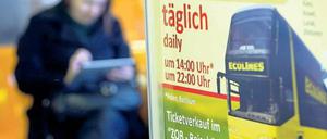 Warten auf bessere Zeiten. Rund 3,2 Millionen Fahrgäste steigen am ZOB jährlich in Fernlinienbusse ein oder aus. Jetzt können noch mehr hinzukommen. Foto: dapd
