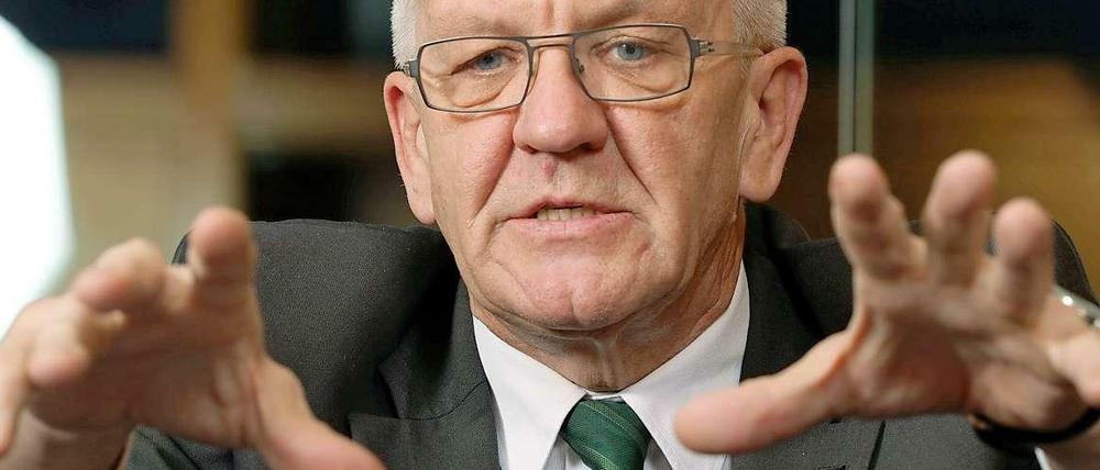 Baden-Württembergs Ministerpräsident Winfried Kretschmann (Grüne) spricht sich für eine neue Debatte über Alkoholexzesse aus.