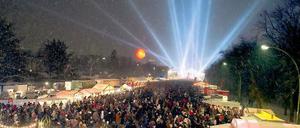 Der schöne Schein. So kommen Berliner und ihre Besucher auf der Straße des 17. Juni auch 2012 wieder rüber ins neue Jahr.
