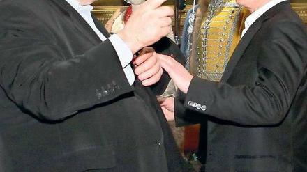Dickkopf wie Obelix. Depardieu und Putin in der Ermitage in St. Petersburg. 