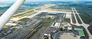 Auf den neuen Schönefelder Landebahnen sind Starts und Landungen noch nicht möglich.