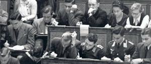 Hörsaal in Kriegszeiten. Ziel der Stiftung war es, die „rassisch wertvollen, besten Kräfte“ aus dem Ausland anzuziehen.