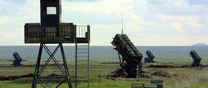 Die Stationierung der Patriot-Raketen an der türkisch-syrischen Grenze hat begonnen.