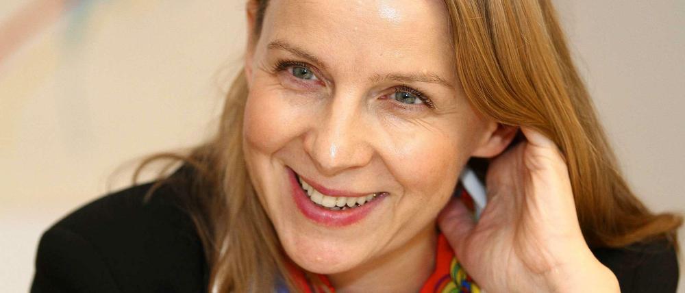 Julia Claren stammt aus Berlin und hat Musik- und Theaterwissenschaft studiert. Die 47-Jährige arbeitet seit Gründung 1997 für das Kulturkaufhaus der Dussmann-Gruppe und sitzt im IHK-Präsidium.