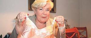 Mieder-Meyer. Die ehemalige Besitzerin des Dessousladens Lady M. in Wilmersdorf, Heide Meyer, hat noch einige gute Stücke im Schrank.
