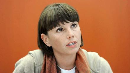 Die Torwart-Witwe Teresa Enke will verhindern, dass ihre Familientragödie auf der Bühne vermarktet wird.