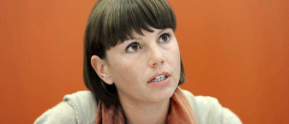 Die Torwart-Witwe Teresa Enke will verhindern, dass ihre Familientragödie auf der Bühne vermarktet wird.