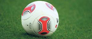 Der Ball ist rund, das Spiel dauert 90 Minuten. Alles andere ist Verhandlungssache – besonders wenn es um die Übertragungsrechte geht.