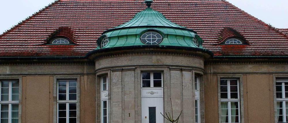 In Privatbesitz: Die Adlon-Villa lockt viele Neugierige an. Zu besichtigen ist sie allerdings nicht.