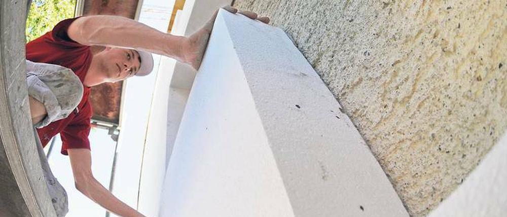Baufirmen und Handwerker hoffen, dass die jüngsten politischen Beschlüsse zur Gebäudesanierung mehr Hauseigentümer motivieren, ihre Produkte und Dienstleistungen zu kaufen. 