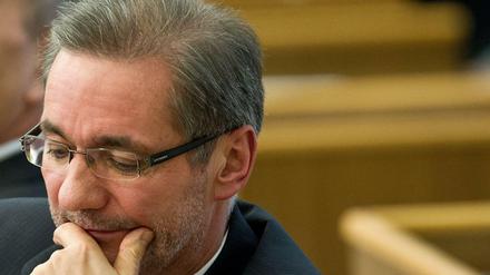 Die oppositionelle CDU bescheinigt Ministerpräsident Platzeck bei der Vertrauensfrage "zehnjähriges Dauerversagen".