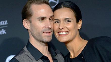 Der Schauspieler Ralph Fiennes mit seiner Frau Maria Dolores Dieguéz bei der Berliner Fashion Week.