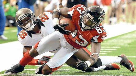 Da war’s noch einfach. In der regulären Saison hatten die Atlanta Falcons mit Harry Douglas (vorn) nur selten Probleme. 