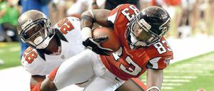 Da war’s noch einfach. In der regulären Saison hatten die Atlanta Falcons mit Harry Douglas (vorn) nur selten Probleme. 