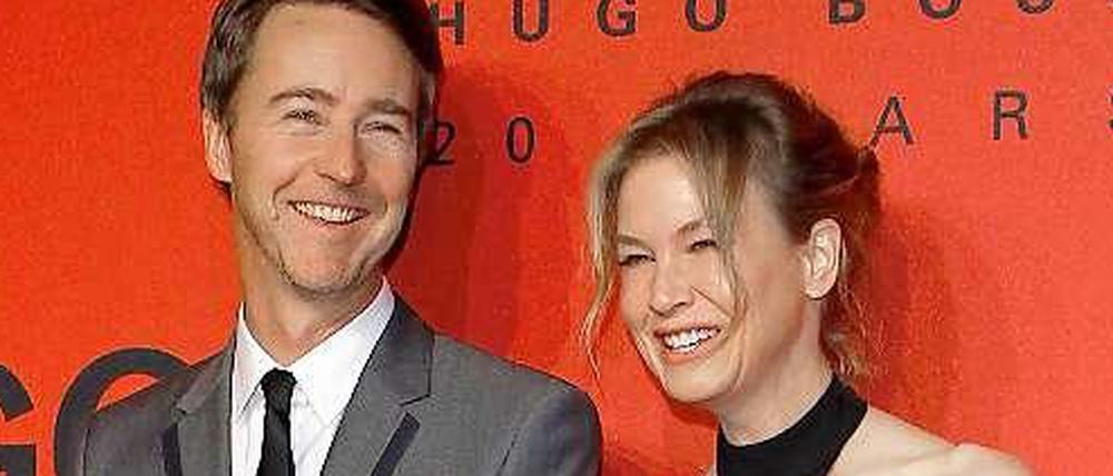 Hollywood goes Berlin Fashion: Die Schauspieler Edward Norton und Renée Zellweger besuchten am Donnerstagabend die Show von Hugo Boss.
