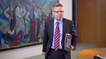 Thomas de Maizière gilt als wichtige Stütze im Kabinett von Bundeskanzlerin Angela Merkel (beide CDU).