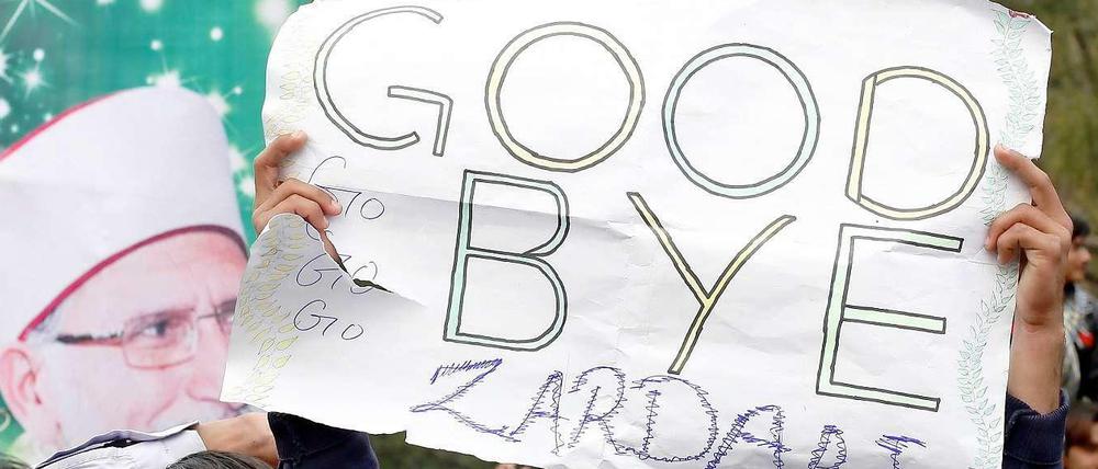 Zehntausende Menschen haben sich in Islamabad zum Protest zusammengefunden.