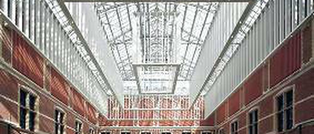 Neues Atrium. Eine luftige Verbindung der alten Trakte. 