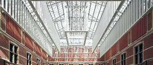 Neues Atrium. Eine luftige Verbindung der alten Trakte. 