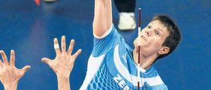 Am Ende siegt der Russe. Kawika Shoji (unten) und die Volleys wehrten sich bis in den Tiebreak, dann setzte sich das russische Team von Eugeniy Sivozhelez durch.